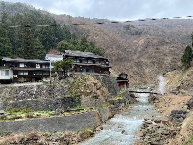 友人と地獄谷温泉に行ってきました。